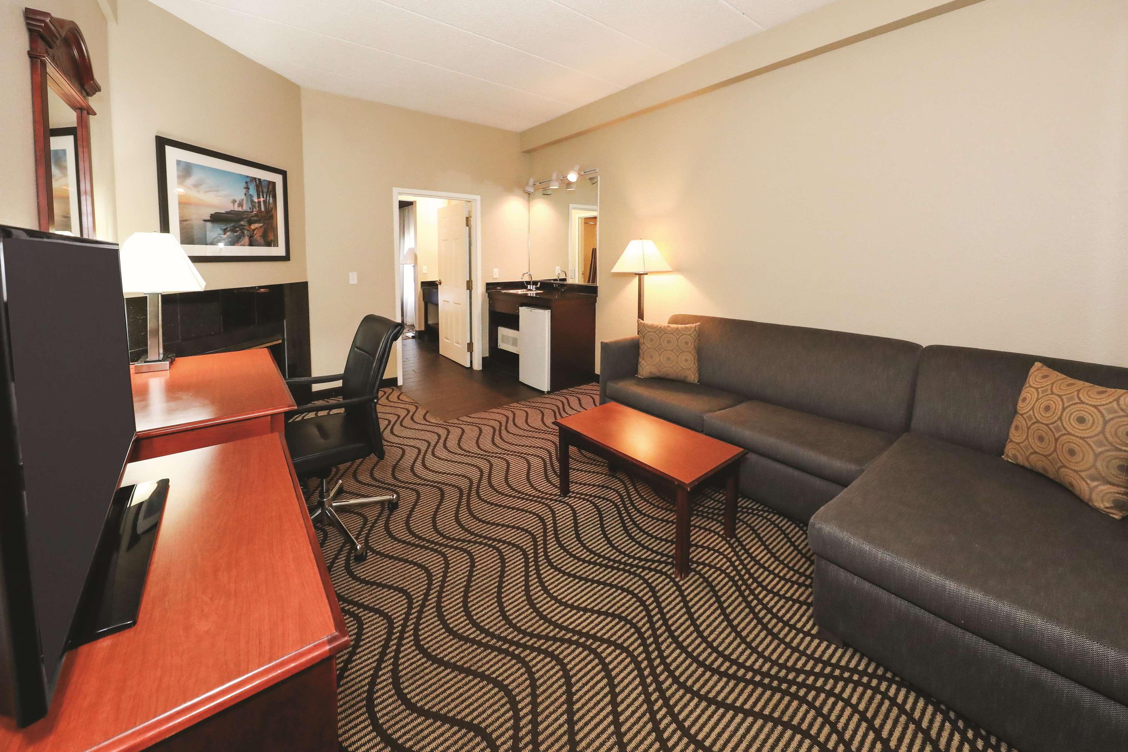 La Quinta Inn By Wyndham Sandusky Near Cedar Point Exteriör bild