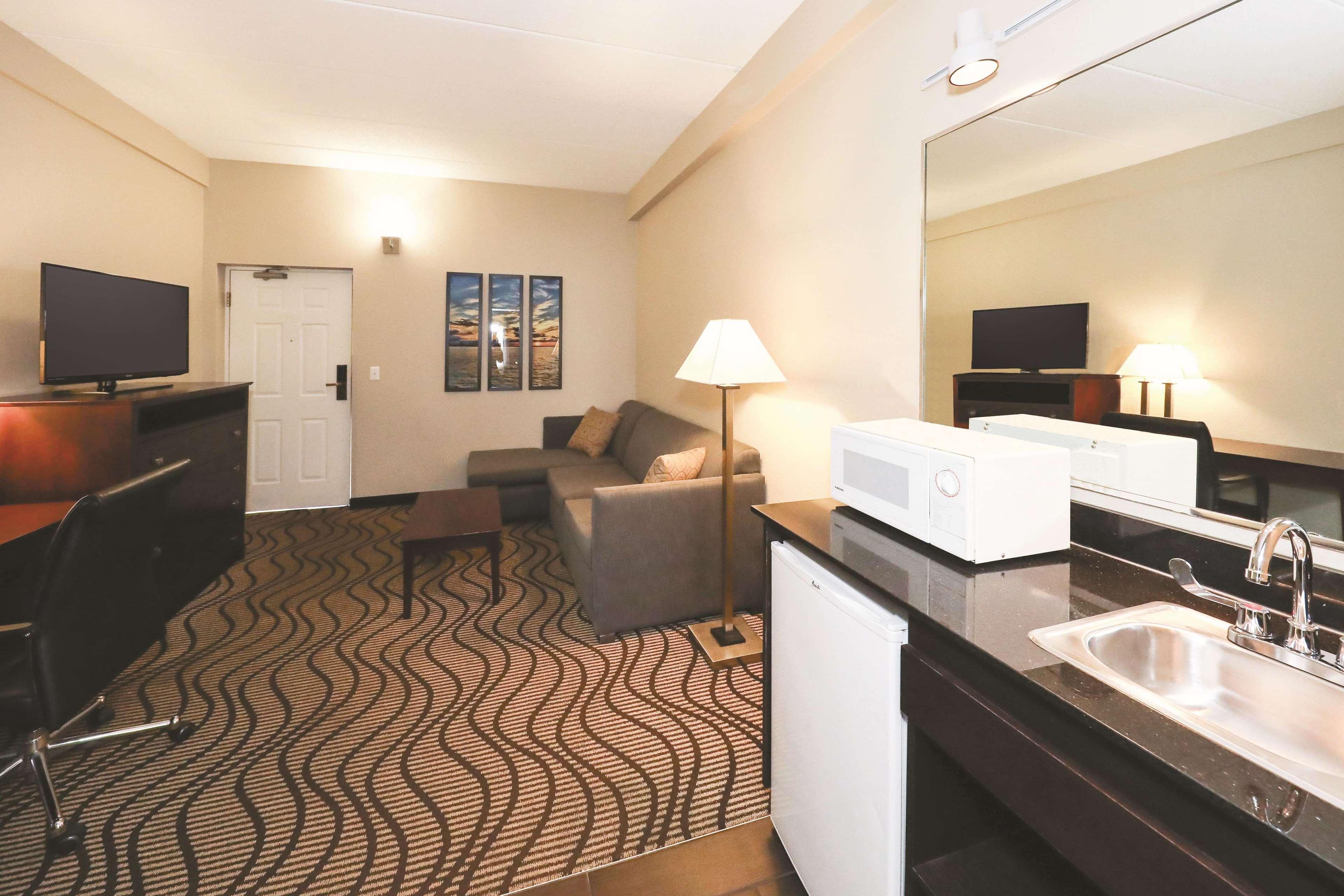 La Quinta Inn By Wyndham Sandusky Near Cedar Point Exteriör bild