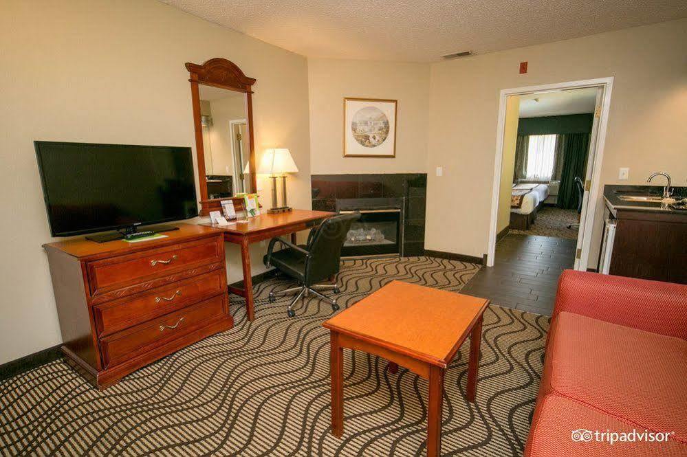La Quinta Inn By Wyndham Sandusky Near Cedar Point Exteriör bild