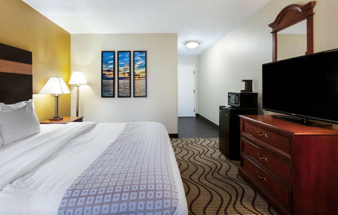 La Quinta Inn By Wyndham Sandusky Near Cedar Point Exteriör bild